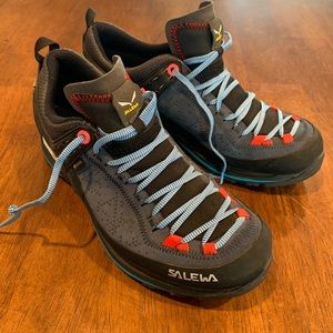 Women’s size 7.5 Salewa Mountain Trainer 2 GTX hiking boots